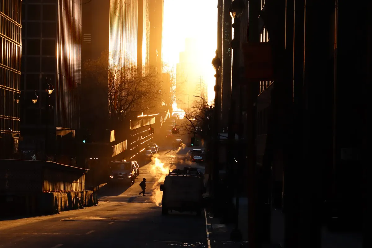 Seasonal Angle: How Summer Heat Waves Reshape City Life and Local Budgets